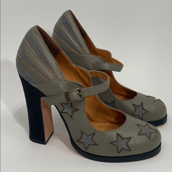 N.Y.L.A. Shoes - N.Y.L.A. Leather grey Stars and Stripes heels NWOT